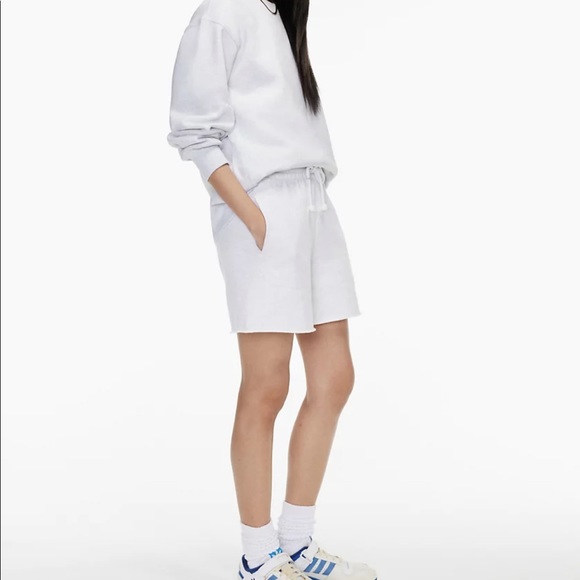 Tna
Cozy Fleece Boyfriend 6" Sweatshort - Picture 3 of 4